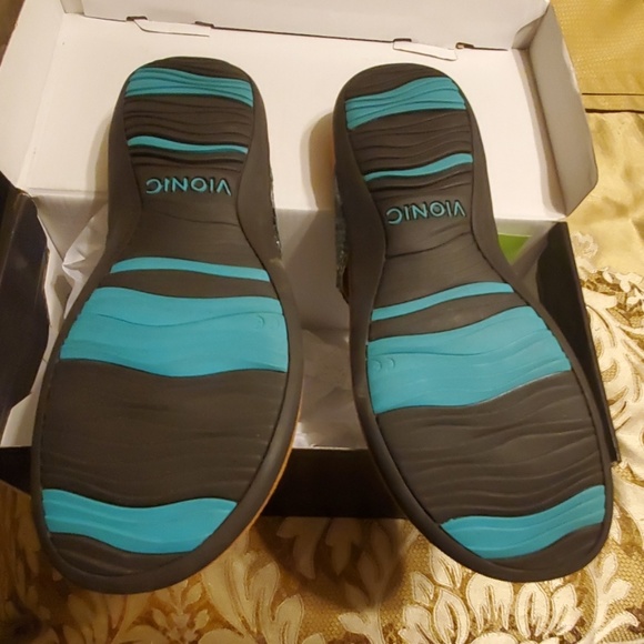 Sandals - Picture 3 of 4